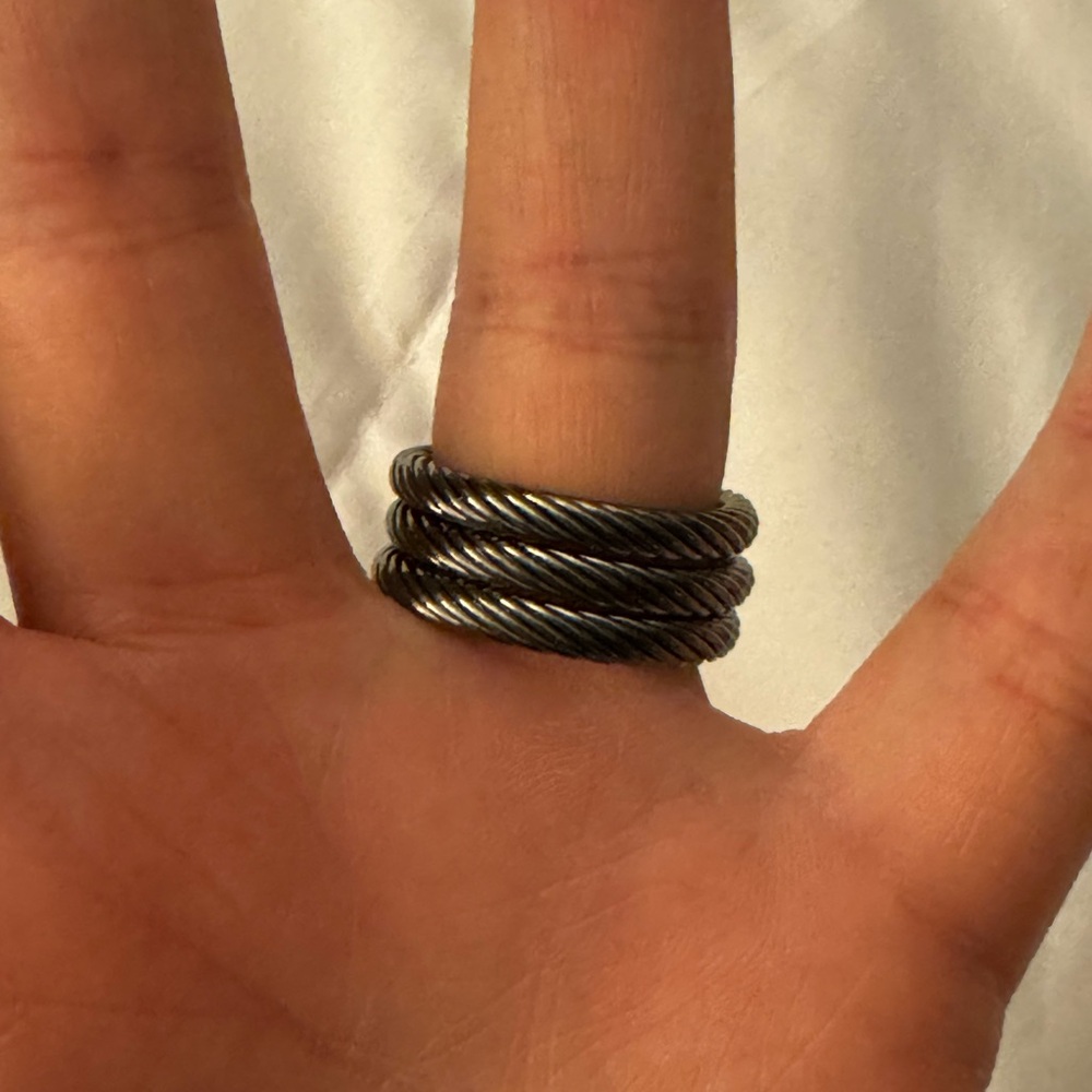 Beautiful Ring - Picture 3 of 5